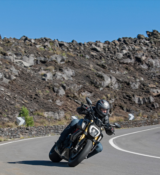 Diavel-1260-S-MY19-Motore-02-Carousel-Img-677x740