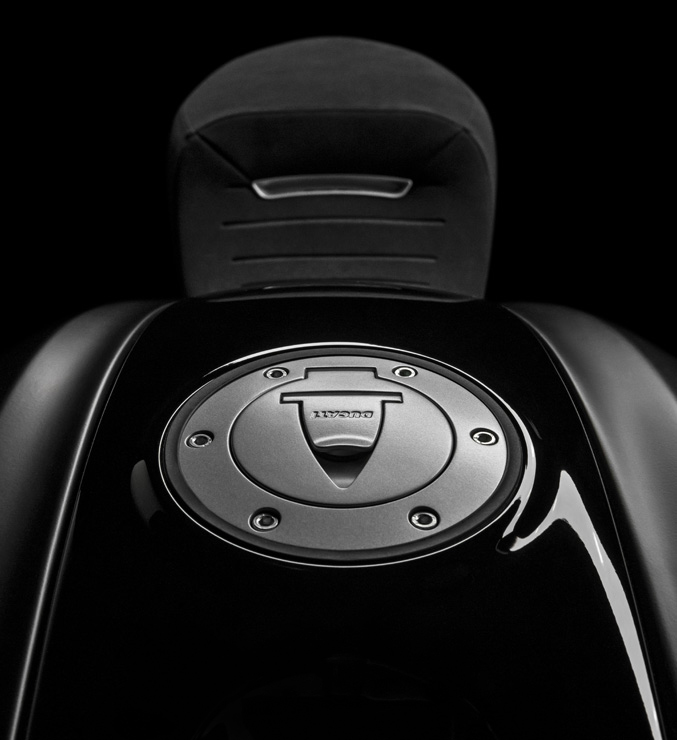 Diavel-1260-S-MY19-Dettagli-02-Carousel-Img-677x740