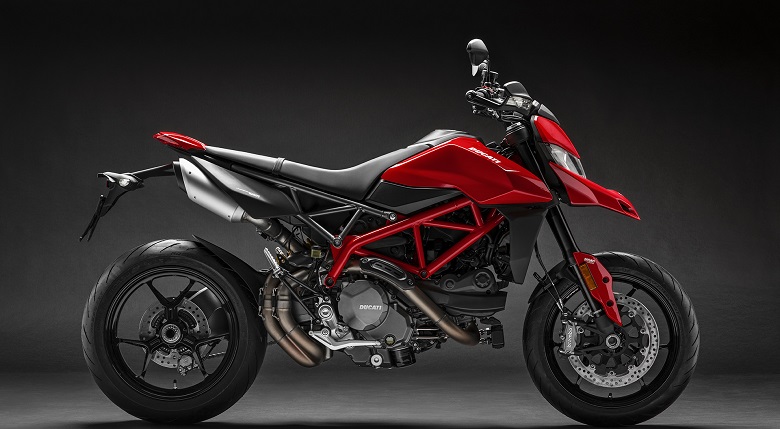 Hypermotard-950-MY19-Studio-04-Gallery-780x430
