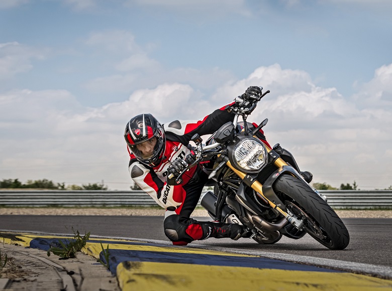 Monster-1200-S-780x580