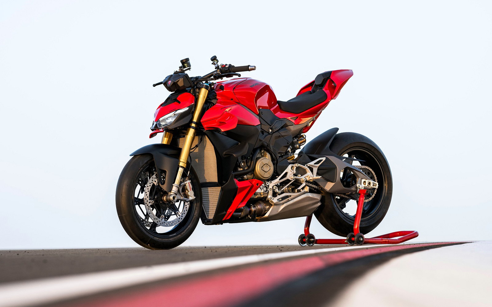 ducati-sf-v4-2025-1600