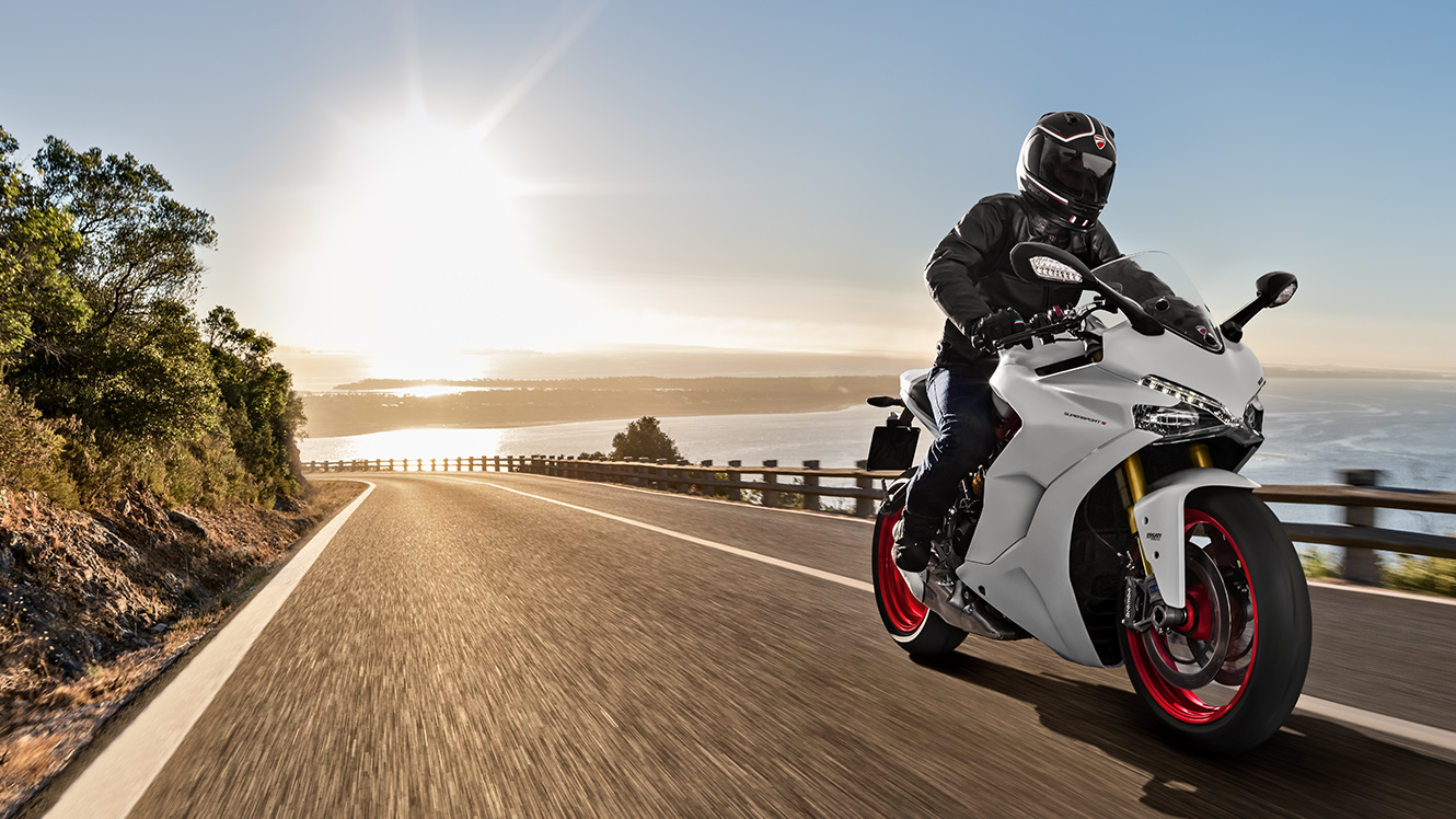Supersport-S-MY18-White-02-Video-Full-1330x748