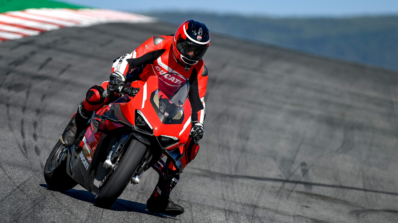 Ducati-Superleggera-V4-01-Cover-Full-1330x748